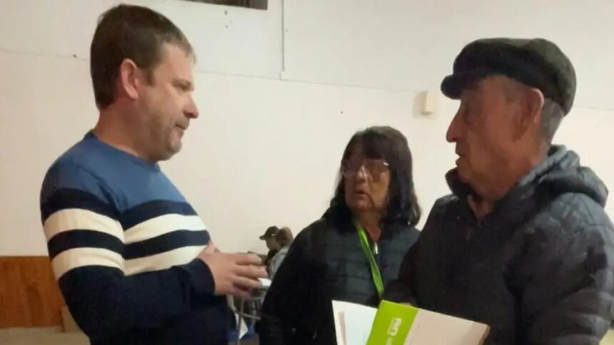 Puede ser una imagen de 3 personas