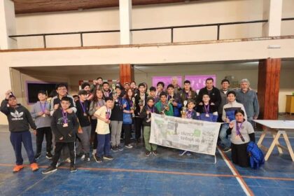 Puede ser una imagen de 7 personas