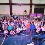 Puede ser una imagen de una persona y multitud