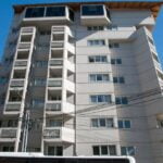 Puede ser una imagen de rascacielos