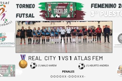 Puede ser una imagen de 4 personas, personas jugando al fútbol, personas jugando al fútbol, personas jugando al baloncesto y texto